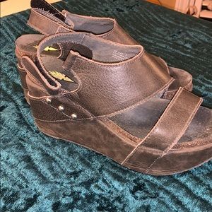 Gray Volatile strappy wedges size 7